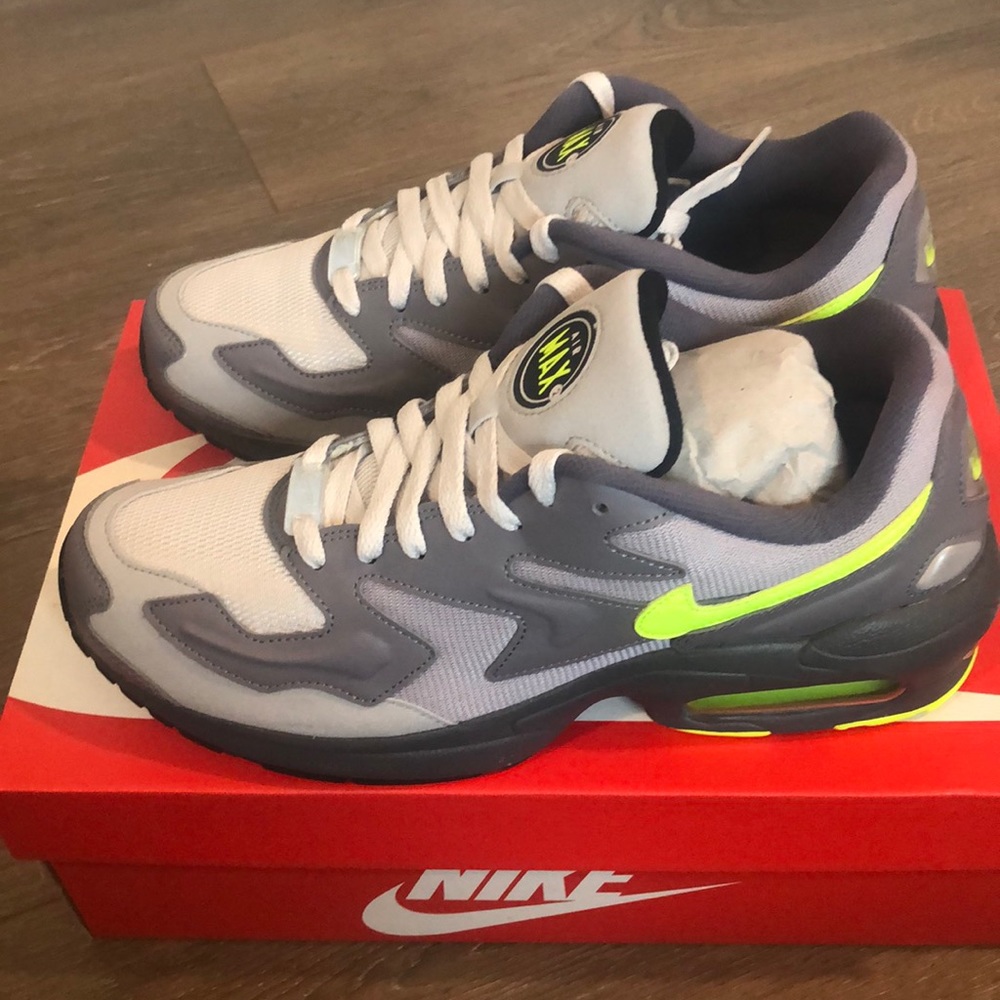 Nike Air Max2 Light Gunsmoke Gray Volt Size 9.5